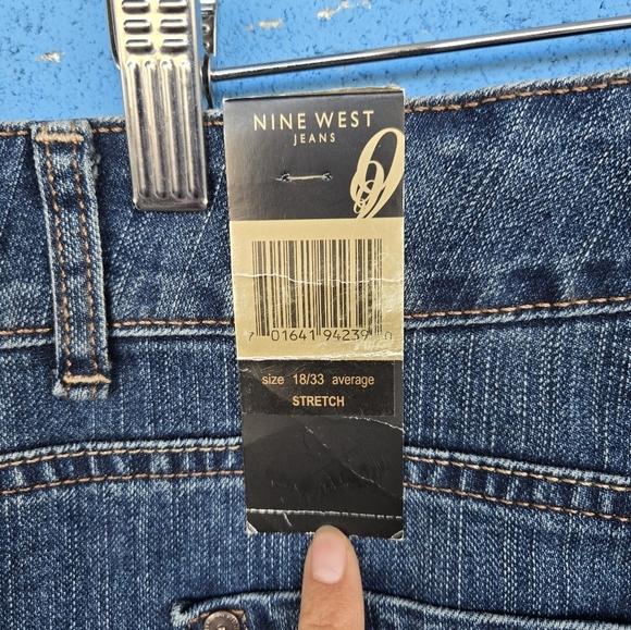 Nine West Marianna Straight LegStretch Jeans - Dark Wash - Size 18/33 - Picture 6 of 10